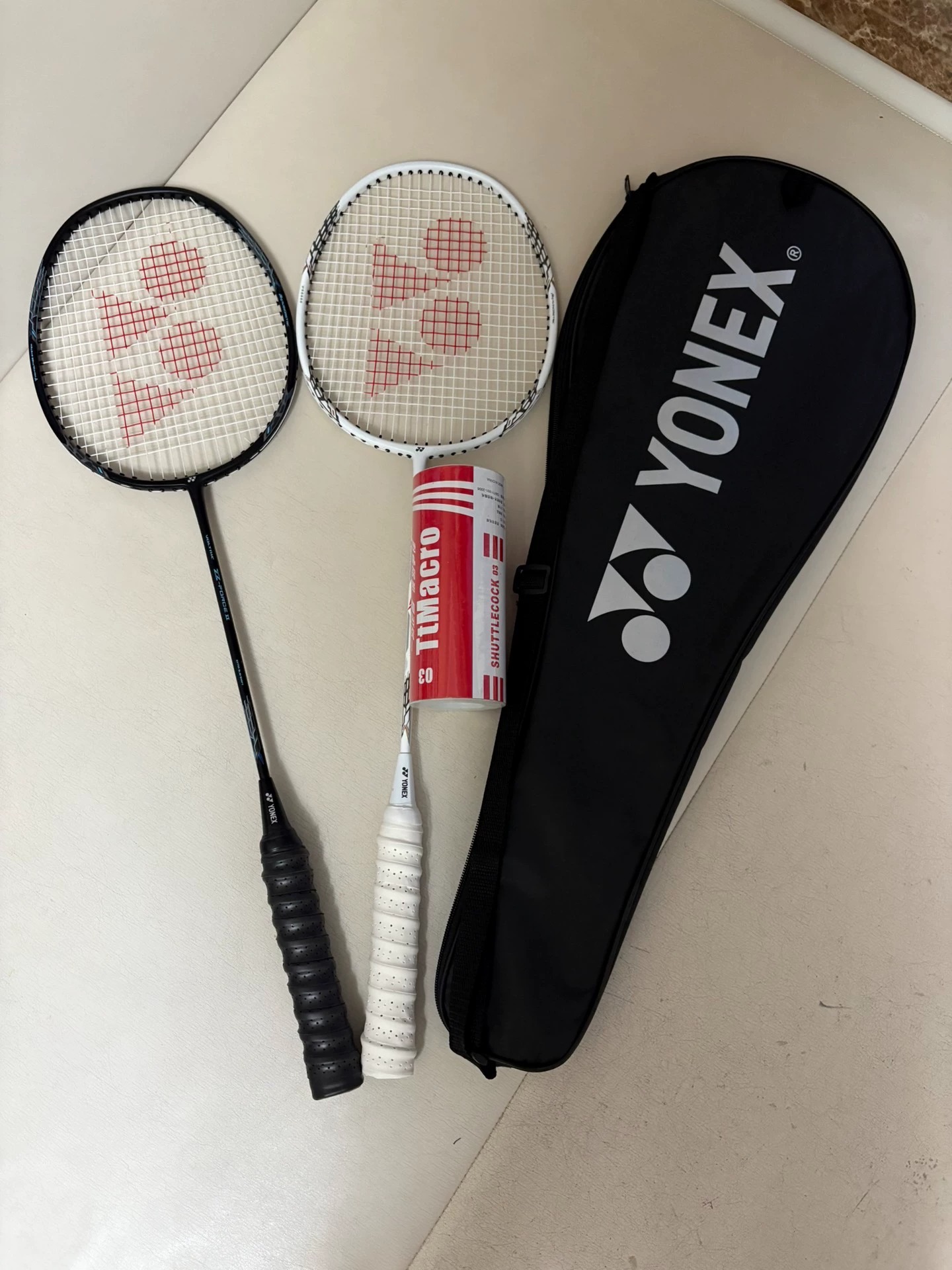 个人转让全新尤尼克斯超轻羽毛球拍 本人单位银行夏季